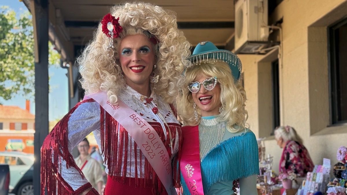 Outback town Narromine glams up for biggest Dolly Parton Festival ever, following star's death