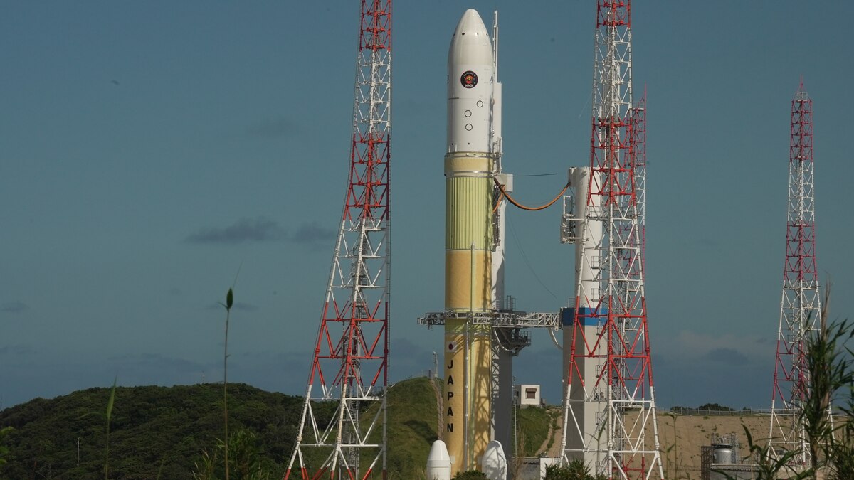 Japan launches first mission to collect samples from Martian moon