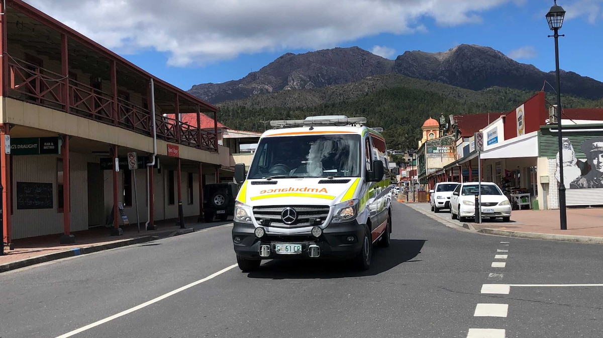 Man dies on Tasmania's west coast while waiting for an ambulance, union says
